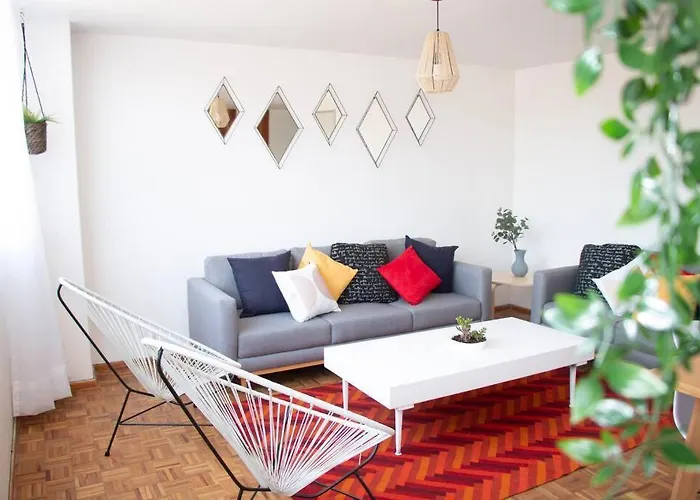 Delightful 4br Cozy Heart Of Artist District