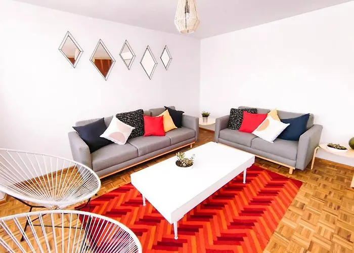 Delightful 4br Cozy Heart Of Artist District *