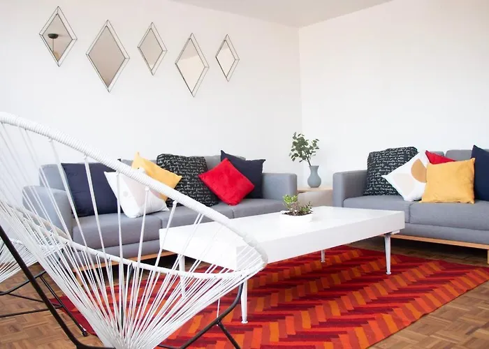Delightful 4br Cozy Heart Of Artist District