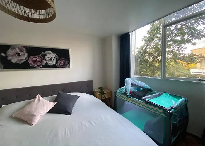 Apartamento Delightful 4br Cozy Heart Of Artist District